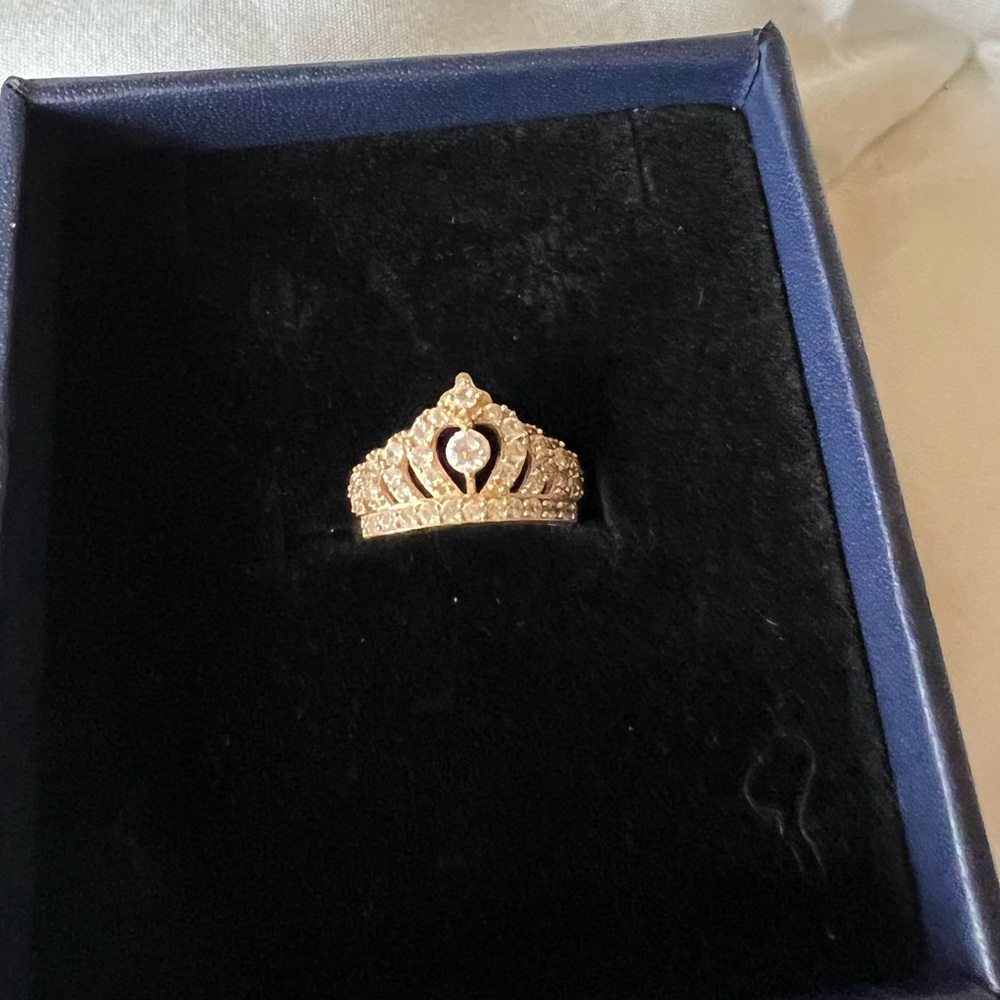 10K solid yellow gold crown ring with cz stones.